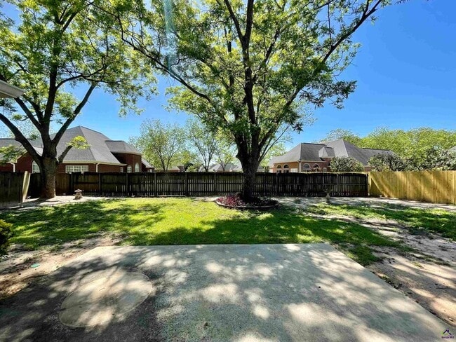 Building Photo - 103 Oros Point