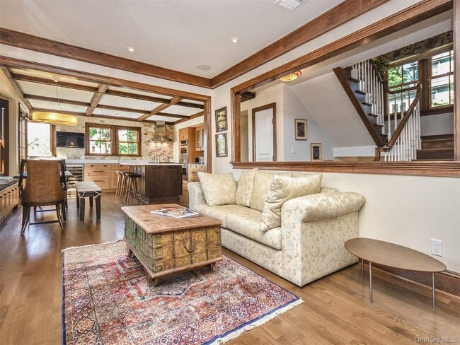 Building Photo - 290 8th Ave