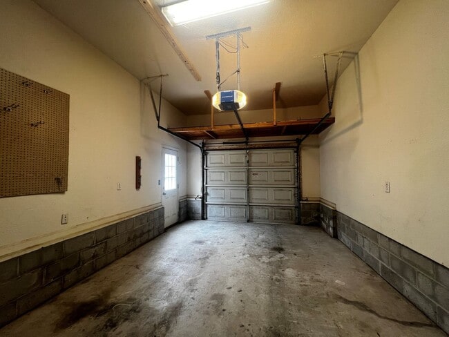 Building Photo - Huntersville