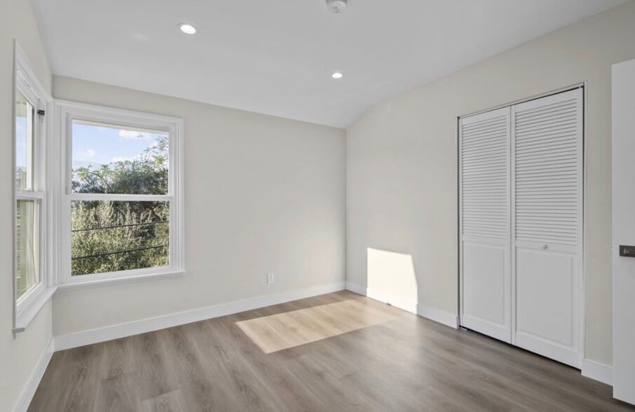 Building Photo - 1881 Verdugo Loma Dr