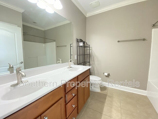 Building Photo - 411 Gallery Dr