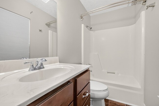 Building Photo - 2504 Angelyn Dr