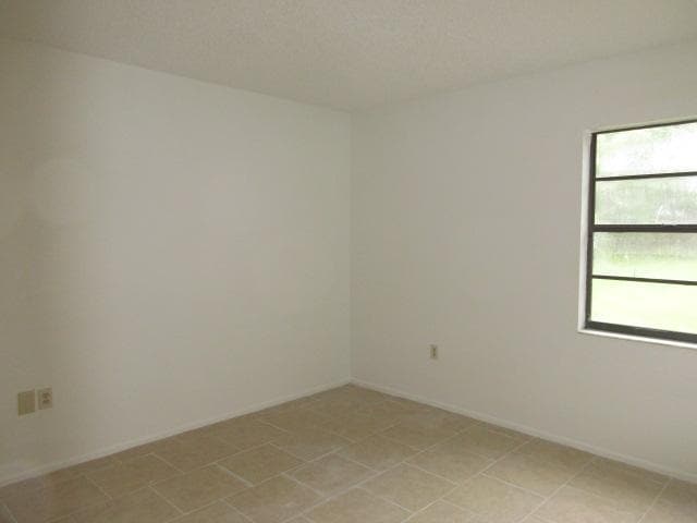 Building Photo - 11348 Linden Dr