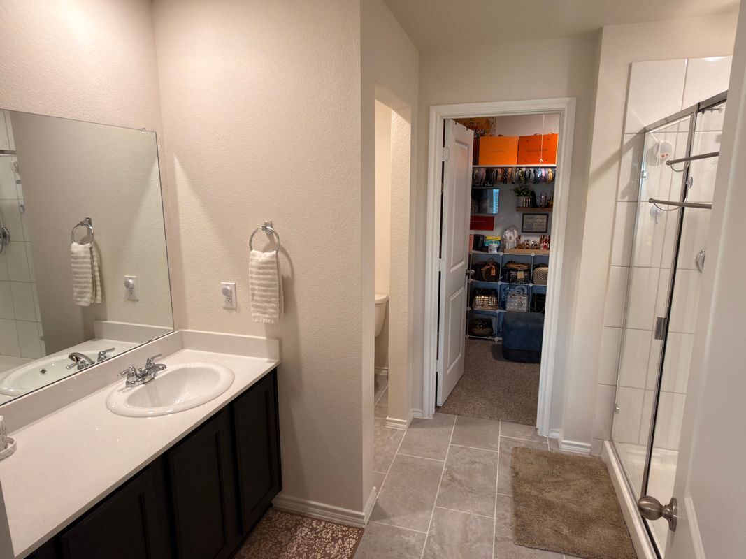 Building Photo - 403 Silverbirch Dr
