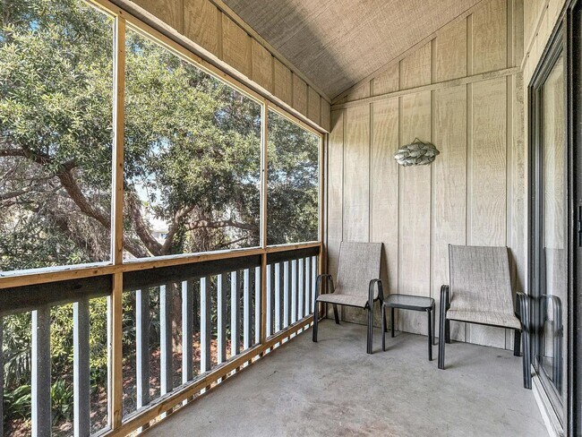 Building Photo - Beautiful Condo with Beach Front Access