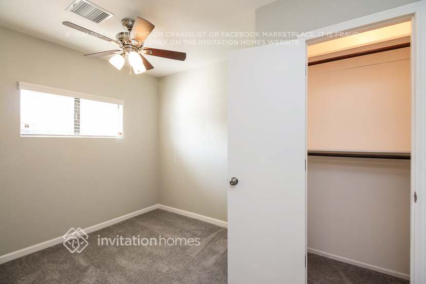 Building Photo - 1027 E Frost Dr