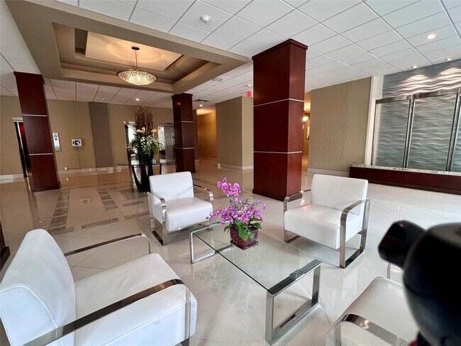 Building Photo - 4250 Galt Ocean Dr