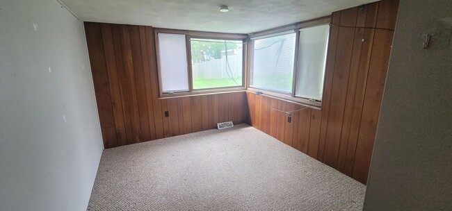 Building Photo - Duluth, MN - 6 bed - 3 bath - Single Famil...