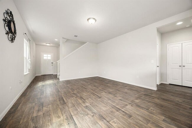 Building Photo - 13925 Heywood Dr
