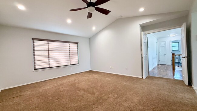 Building Photo - GOURMET KITCHEN-D20-6 BEDROOMS