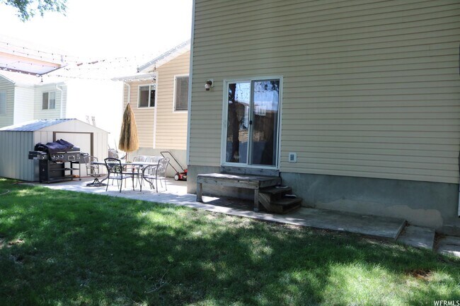 Building Photo - 3217 Ivy Park Dr