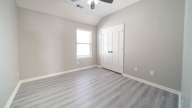 Building Photo - 13303 Davenport Hills Ln