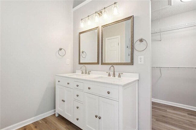 Building Photo - 2335 Winthrope Way Dr