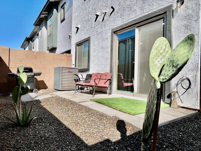 Building Photo - 7508 S 75th Dr