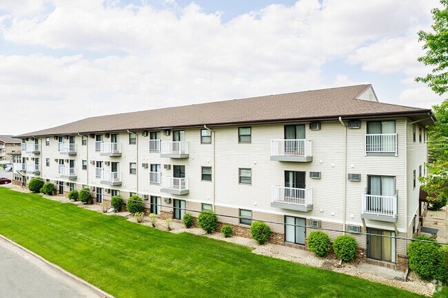 Building Photo - WEDGEWOOD COMMONS