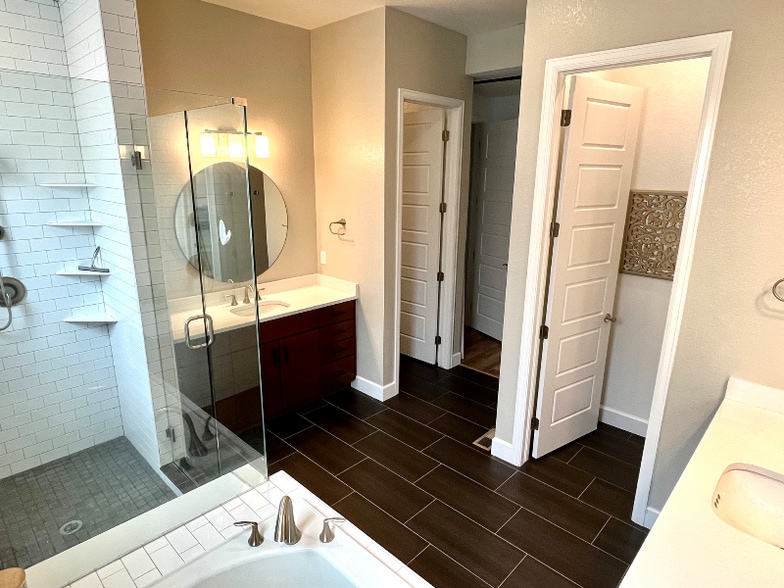 Building Photo - 11181 Sweet Cicely Dr