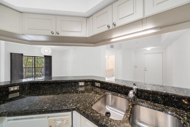 Building Photo - 3020 Alcazar Pl