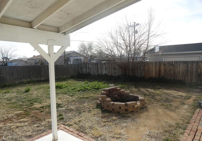 Building Photo - Cute 3 Bedroom, 2 Bath, 2 Car Garage In "Prescott Valley"