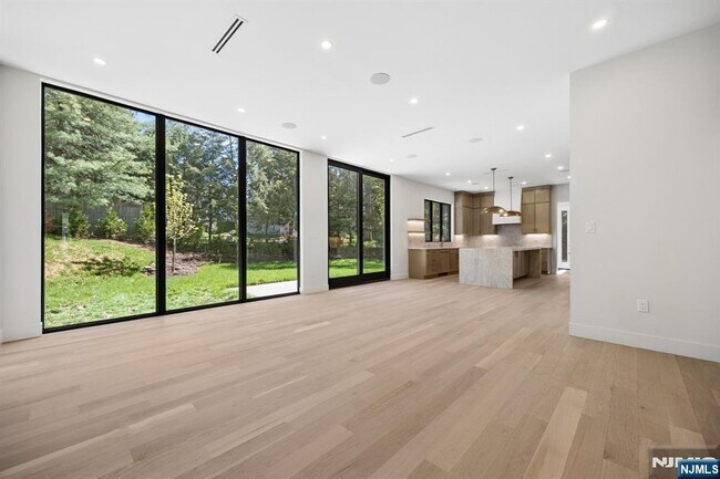 Building Photo - 242 Hardenburgh Ave