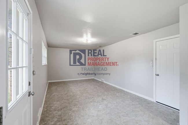 Building Photo - Updated 3-Bedroom Home with Spacious Fenced Backyard in Benbrook