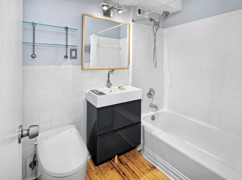 Building Photo - 6515 Boulevard E