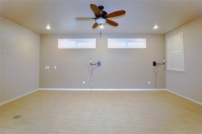 Building Photo - 2002 Singing Hls