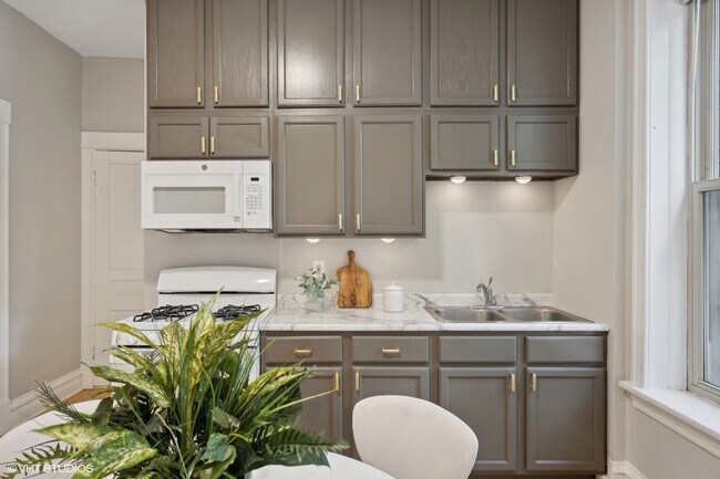 Building Photo - 3035 W George St