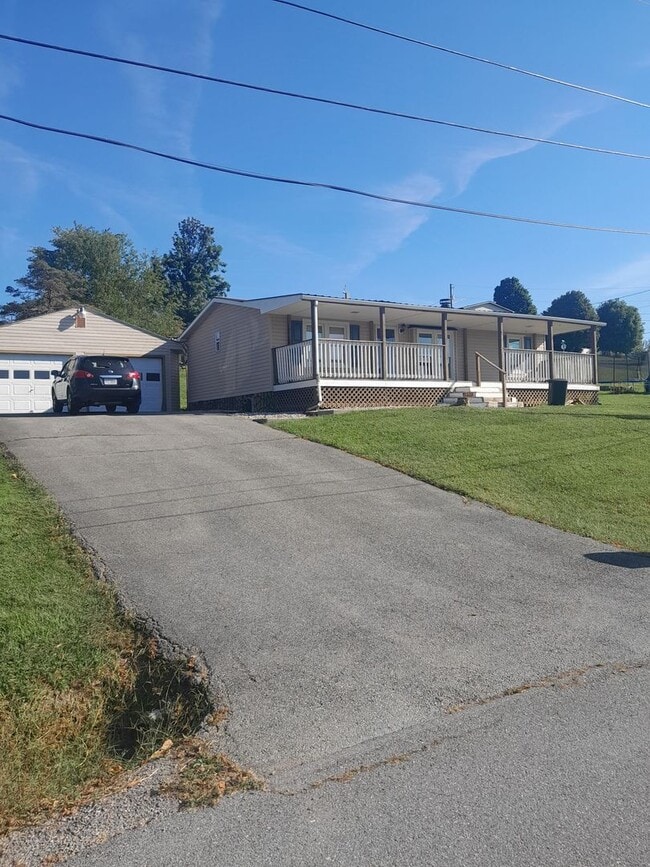 Building Photo - 955 Beaver Dr NW