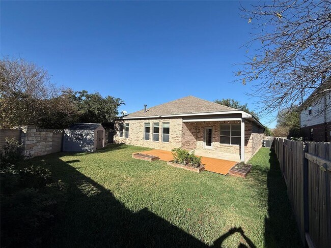 Building Photo - 1200 Willowbrook Dr