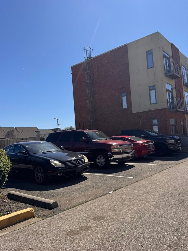 Building Photo - 620 Tennessee St