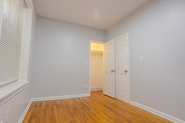 Building Photo - 1523 E 74th Pl