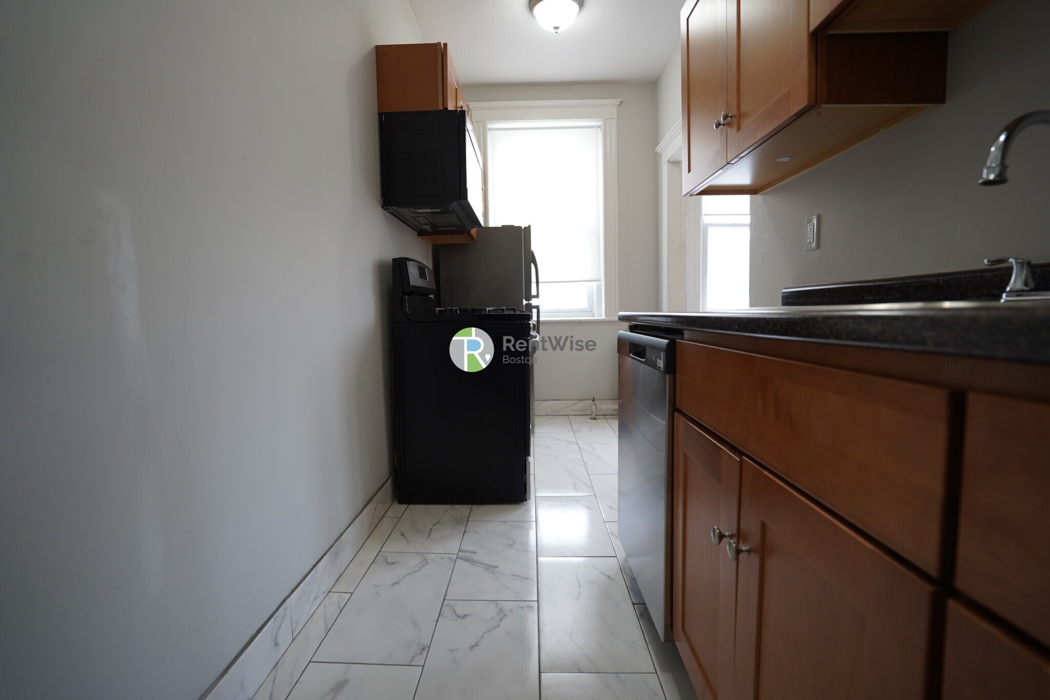 Building Photo - 220 Kelton St