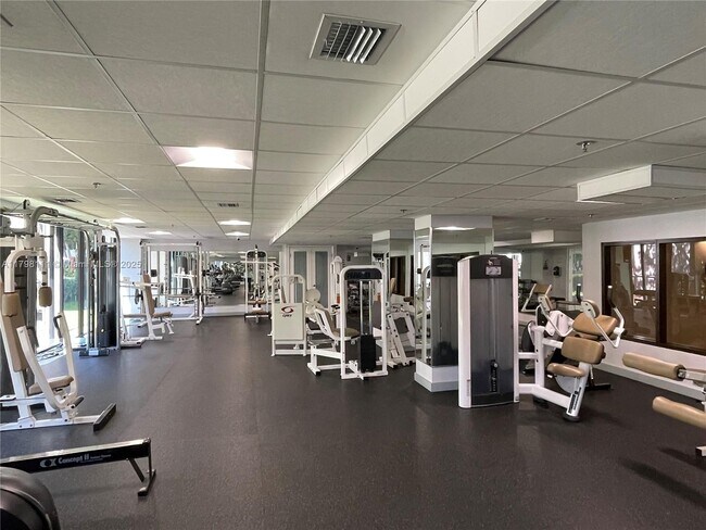 Building Photo - 540 Brickell Key Dr