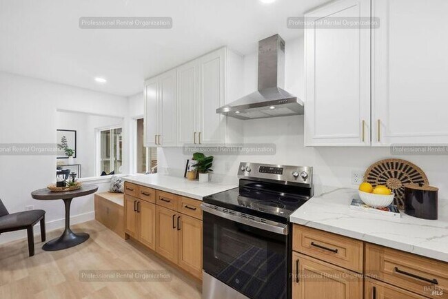 Building Photo - Proctor Terrace Single level home-walk to markets