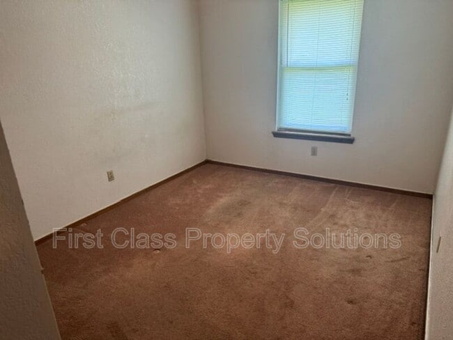 Building Photo - 8613 E Parkridge Dr