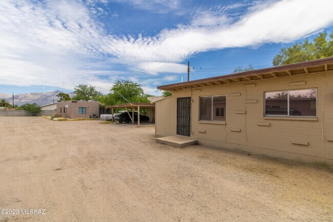 Building Photo - 3647 E Bermuda St