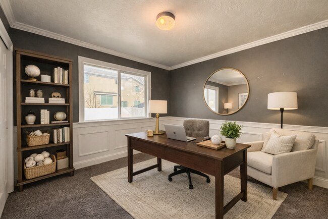 Building Photo - 5 bed 3 bath home in quiet neighborhood!