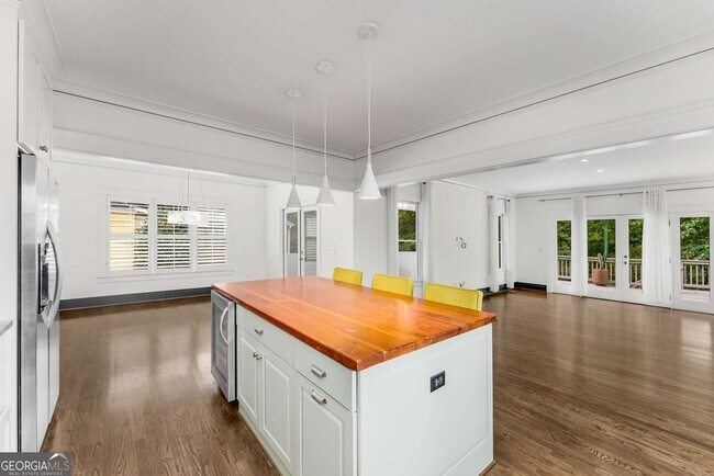 Building Photo - 546 Candler Park Dr NE