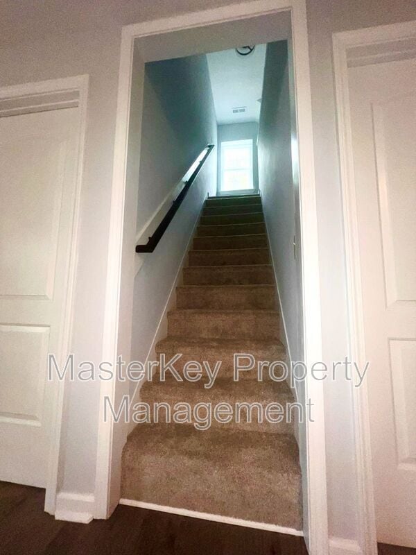 Building Photo - 713 Massey Ave