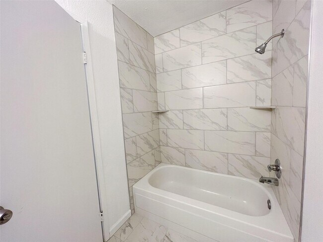 Building Photo - 616 Valley Spring Dr