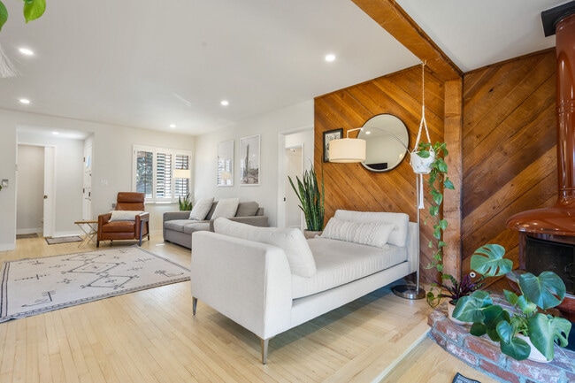 Building Photo - 5923 Abernathy Dr