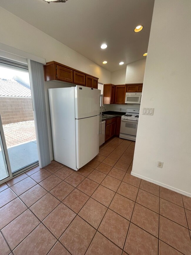 Building Photo - YUMA MEADOWS TOWNHOUSE W/ POOL ACCESS!