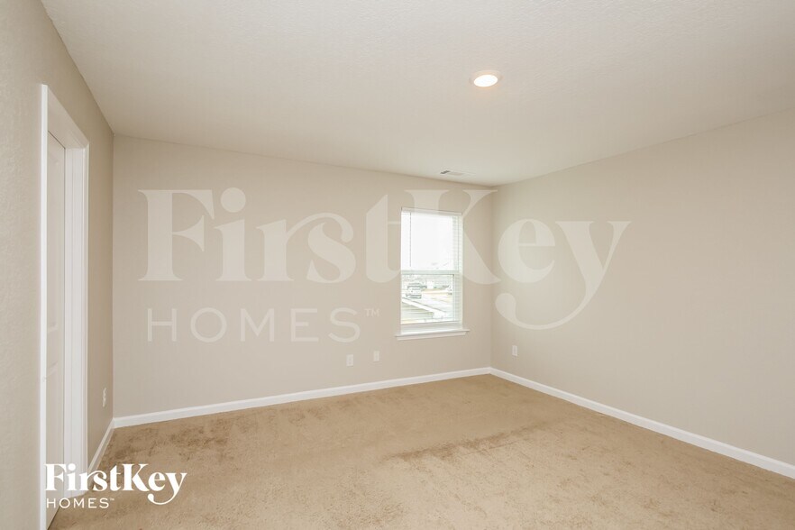 Building Photo - 811 Walnut Creek Cir