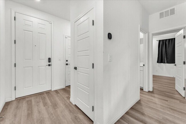 Building Photo - Gorgeous Five Bedroom in the SW! Solar panels!