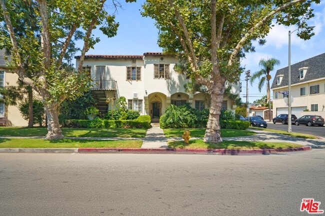 Building Photo - 201 S Poinsettia Pl