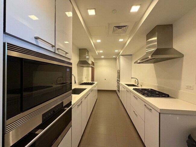 Building Photo - PARTIALLY FURNISHED, 3 BEDROOM, 3 BATHROOM, 2 PARKING (ONE ALA MOANA)