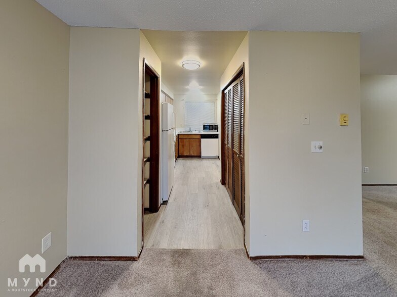 Building Photo - 218 10th St