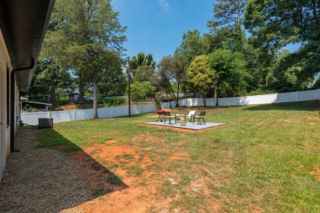 Building Photo - 5708 Southampton Rd