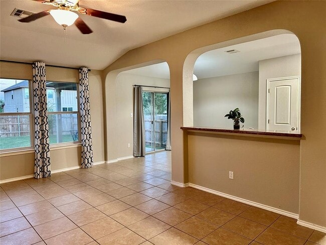 Building Photo - 207 Dragon Ridge Rd