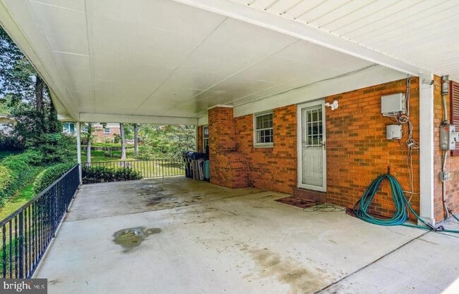 Building Photo - 8634 Aberdeen Ct